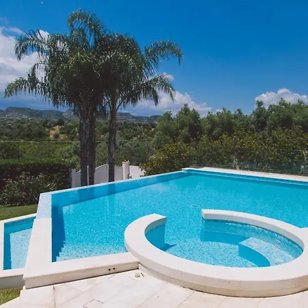 Giulia Villa Fontane Bianche
